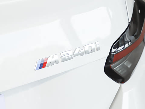 2026�� M240i xDrive