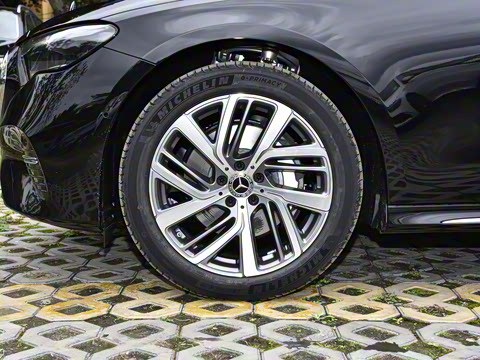 2026�� E 300 L ʱ����