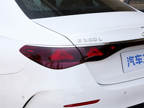2026�� �Ŀ� E 300 L �����˶���
