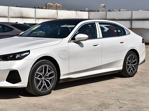 2026�� �Ŀ� eDrive 35L M�˶���װ