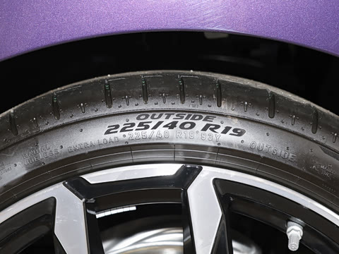 2026�� 225i M�˶���ҹ��װ