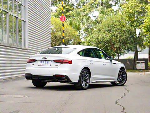 2025�� Sportback ��ذ� 40 TFSI quattro ����������