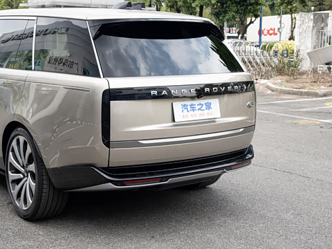 2026�� 3.0 L6 400PS SE�����