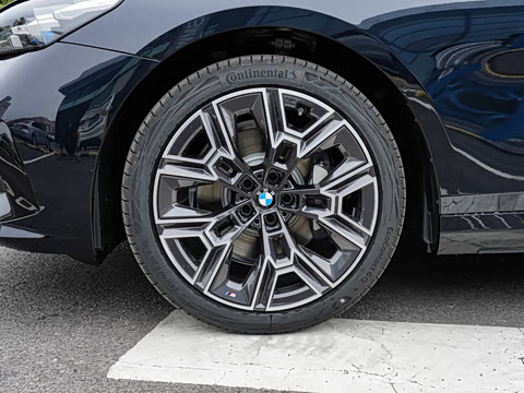 2026�� 530Li ������ M�˶���װ