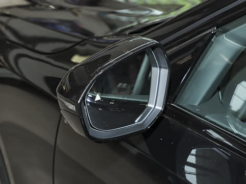 2026�� �Ŀ� 530Li xDrive M�˶���װ