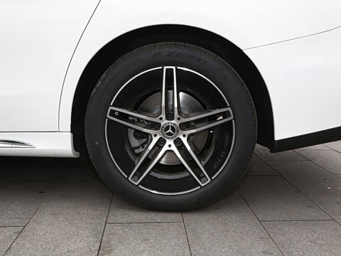 2026�� E 300 L �����˶���