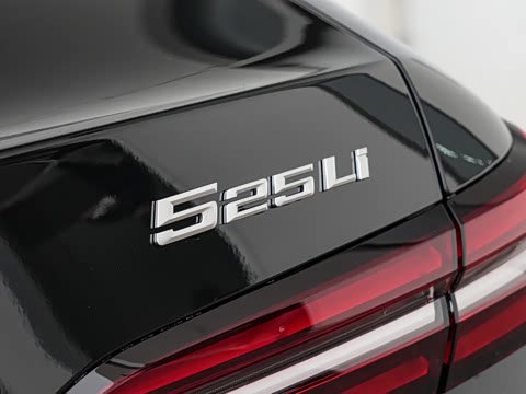 2026�� �Ŀ� 525Li M�˶���װ