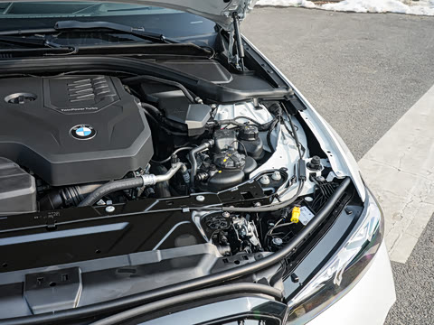 2026�� 330i M�˶���ҹ��װ