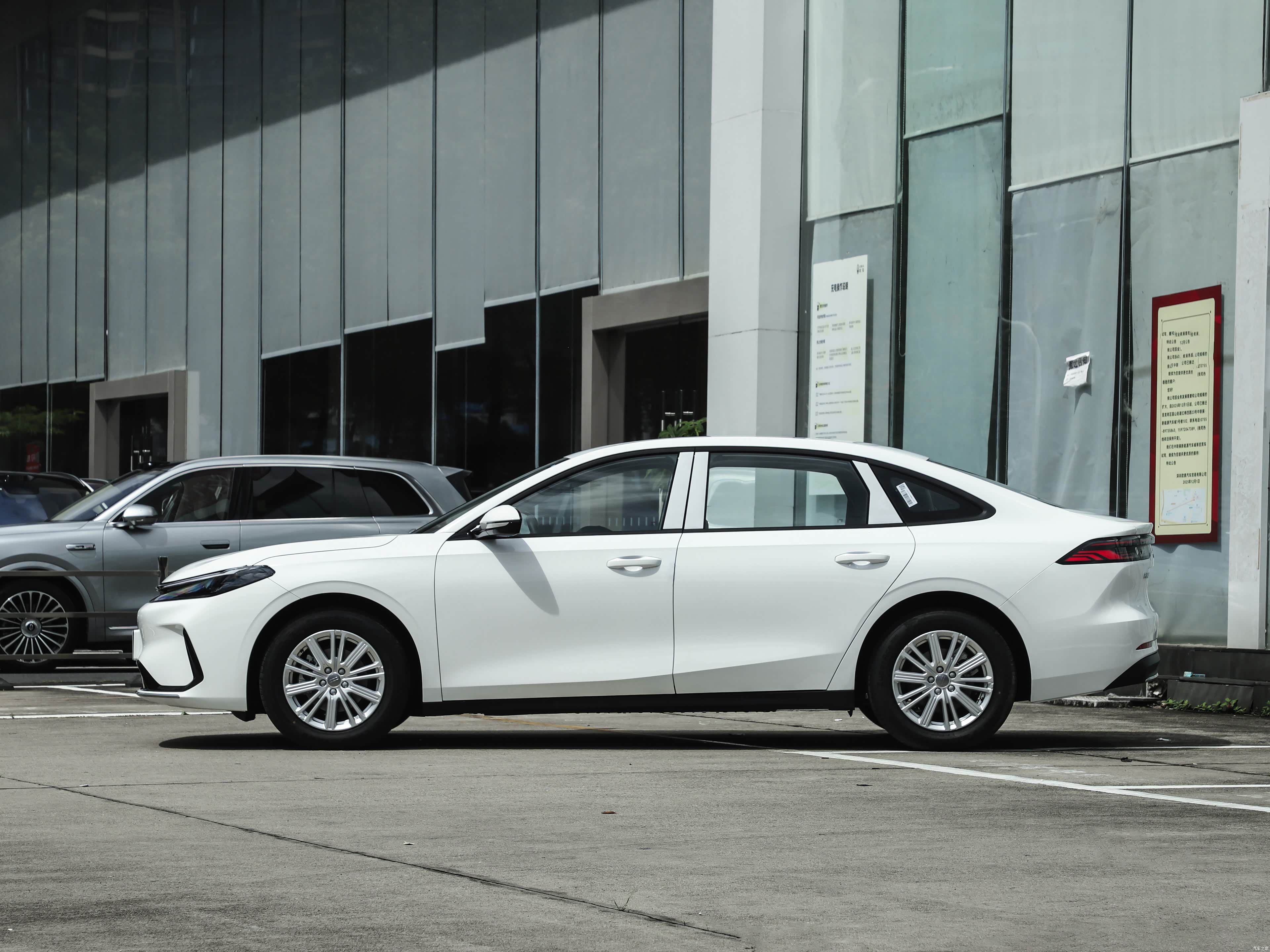 Geely A7 EV, миниатюра 4