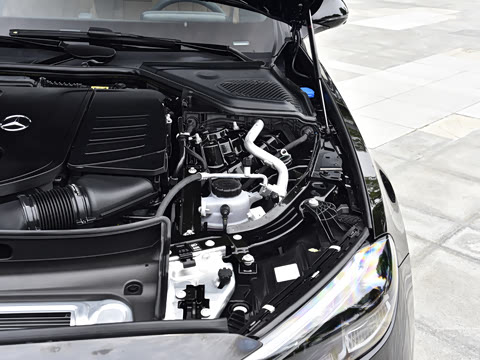 2026�� �Ŀ� E 300 �����˶���