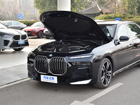 2026�� 740Li ������ M�˶���װ