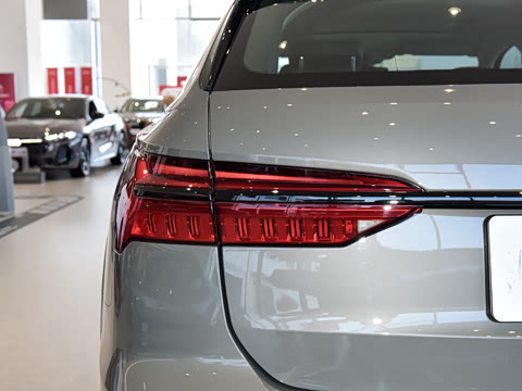 2025�� allroad quattro 55 TFSI ��̽�ռ�