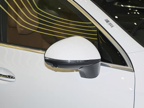 2026�� GLC 260 L 4MATIC ������