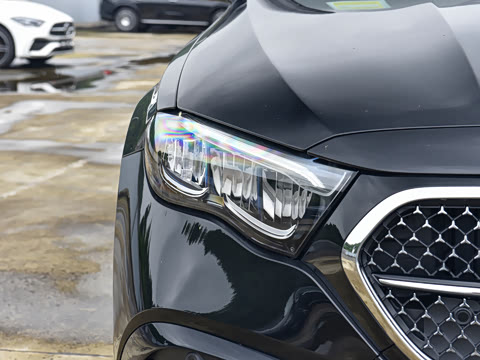2026�� �Ŀ� E 260 �˶���