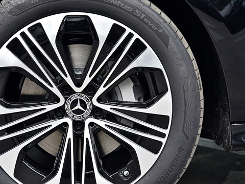 2026�� �Ŀ� E 300 L ������