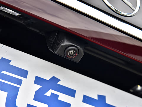 2026�� �Ŀ� E 300 L ������