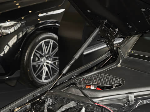 2026�� E 300 L ������