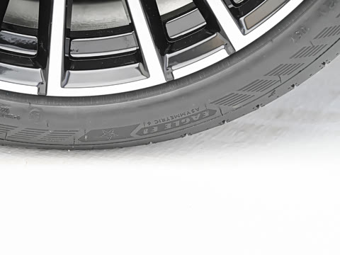 2027�� 740L �����