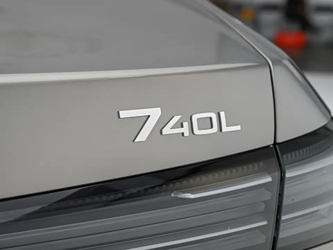 2027�� 740L �����