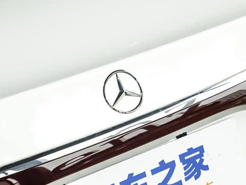 2024�� E 350 e L ���ʽ��϶����γ�