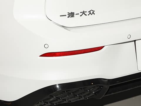 2025�� �Ŀ�� 300TSI R-Line