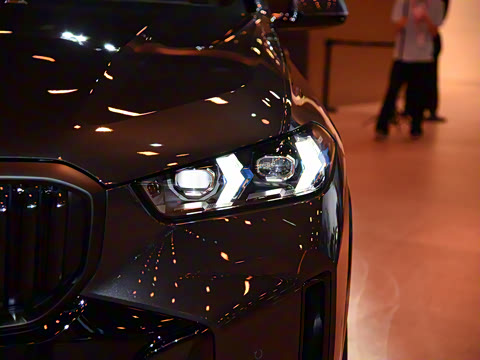 2025�� xDrive 40Li ������M�˶���ҹ��װ