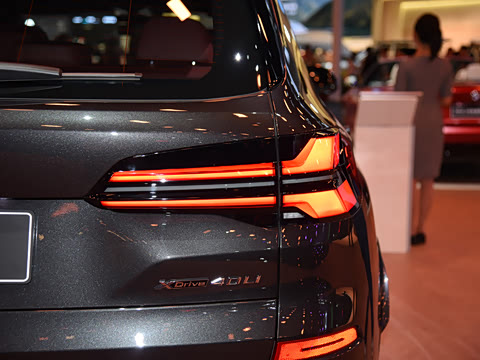 2025�� xDrive 40Li ������M�˶���ҹ��װ