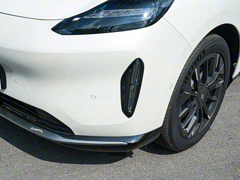 2025�� 670 Max��