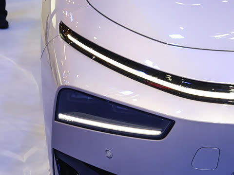 2026�� ���� 725 Max �콢��