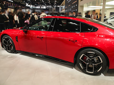 2025�� 750 ���� Max