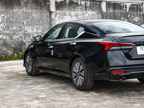 2025�� 2.0L SV �ڽ��