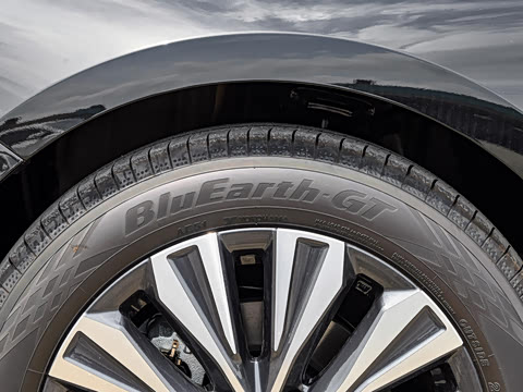 2025�� 2.0L SV �ڽ��