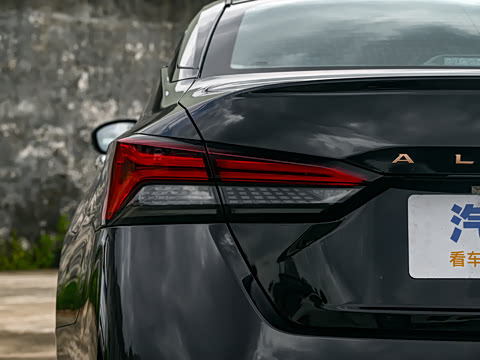 2025�� 2.0L SV �ڽ��