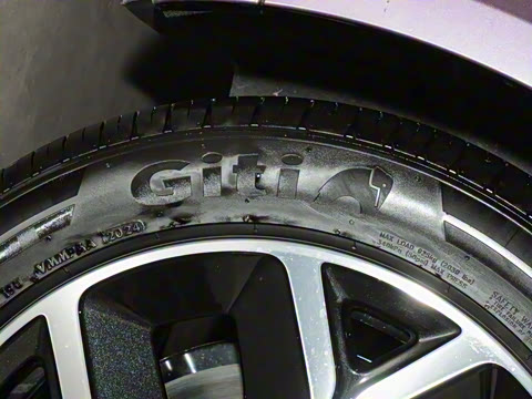 2025�� 705km Pro