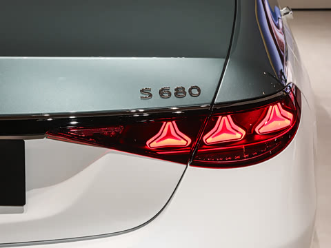 2027�� S 680 4MATIC