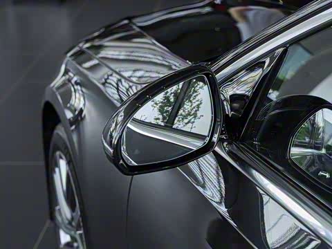 2025�� �Ŀ� E 300 L ʱ���˶���