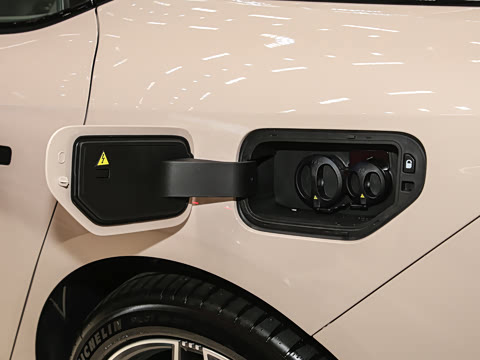 2025�� �Ŀ� 710 Max��