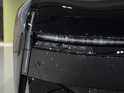 2025�� 820 Max
