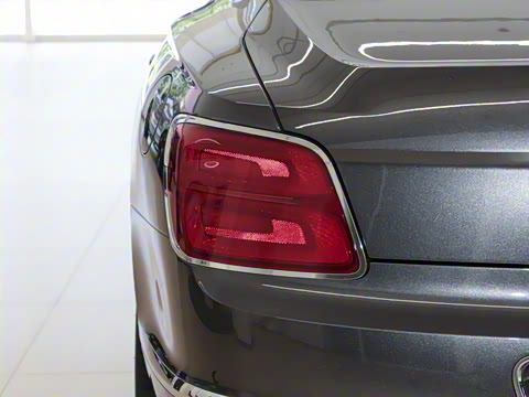 2026�� 4.0T V8 Mulliner