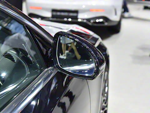 2026�� E 300 L �����