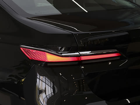 2026�� �Ŀ� 735Li M�˶���װ