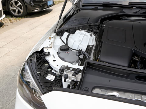 2026�� �Ŀ� C 260 L �˶������