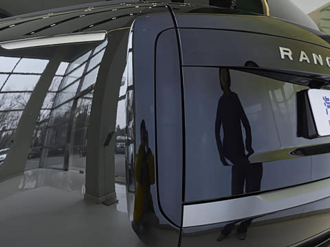 2026�� 3.0 L6 400PS SE�����