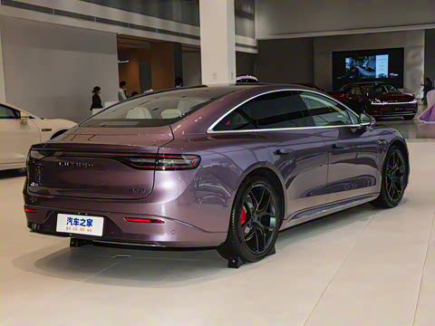 2025�� 703km Ultra�˶���