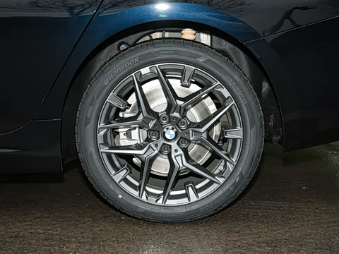 2026�� 330Li M�˶���ҹ��װ