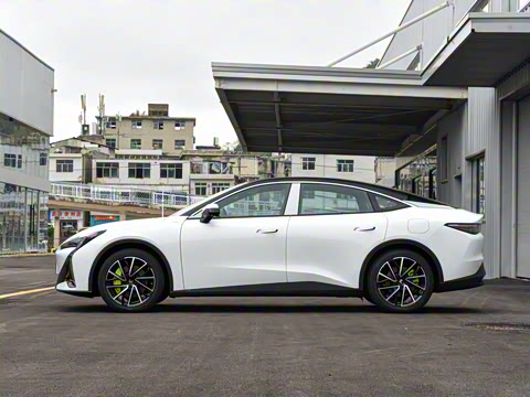 2025�� �Ŀ� 560MAX 185kW