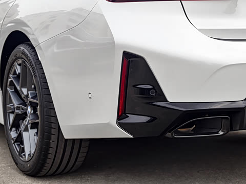 2026�� 330Li ������ M�˶���ҹ��װ