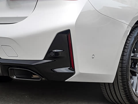 2026�� 330Li ������ M�˶���ҹ��װ