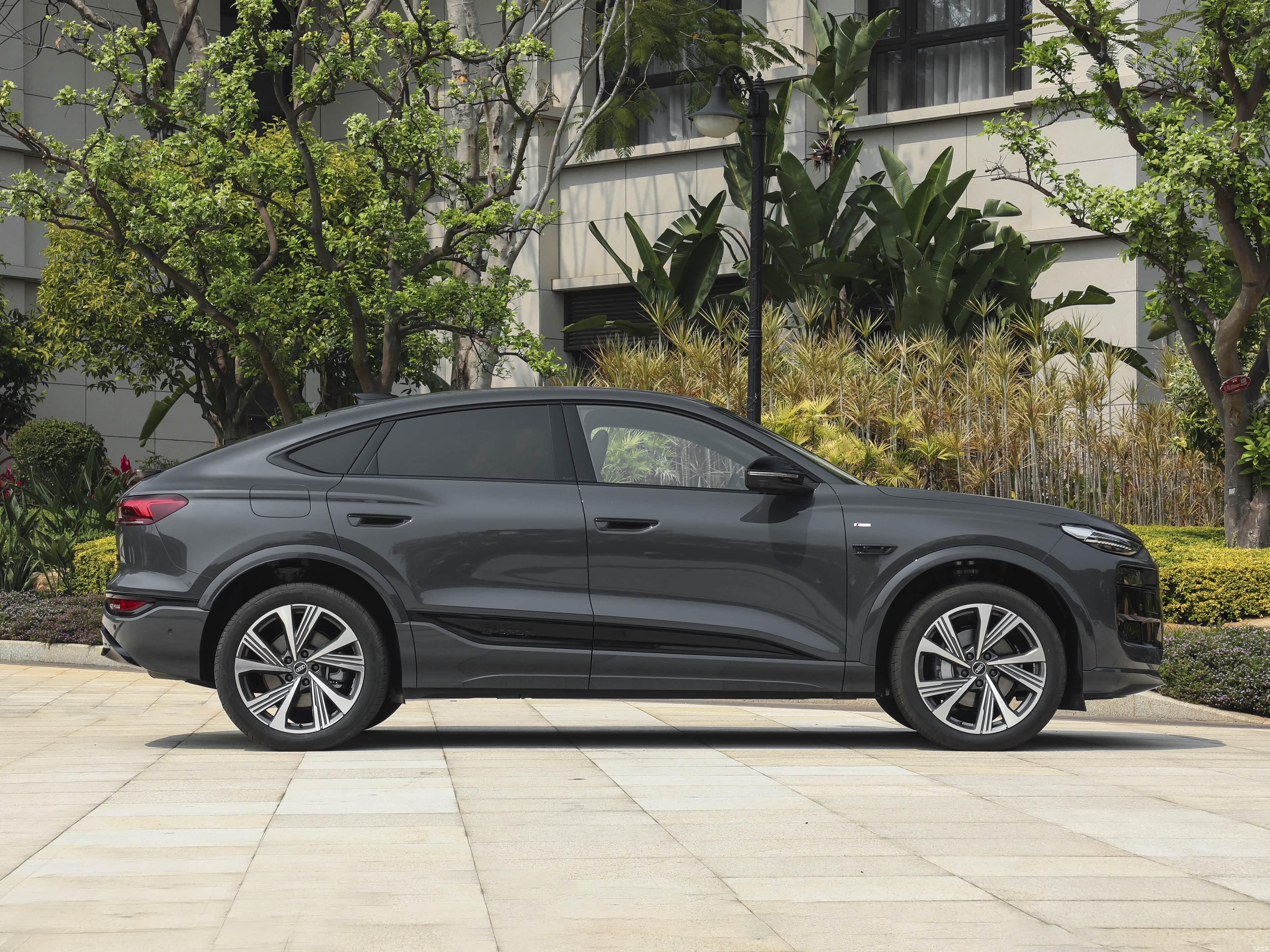 Audi Q6L Sportback e-tron, миниатюра 8