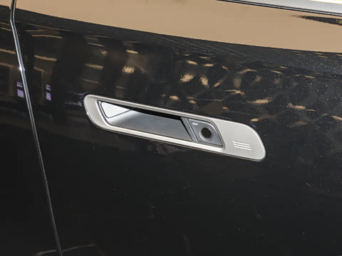 2026�� 740Li ������ M�˶���װ